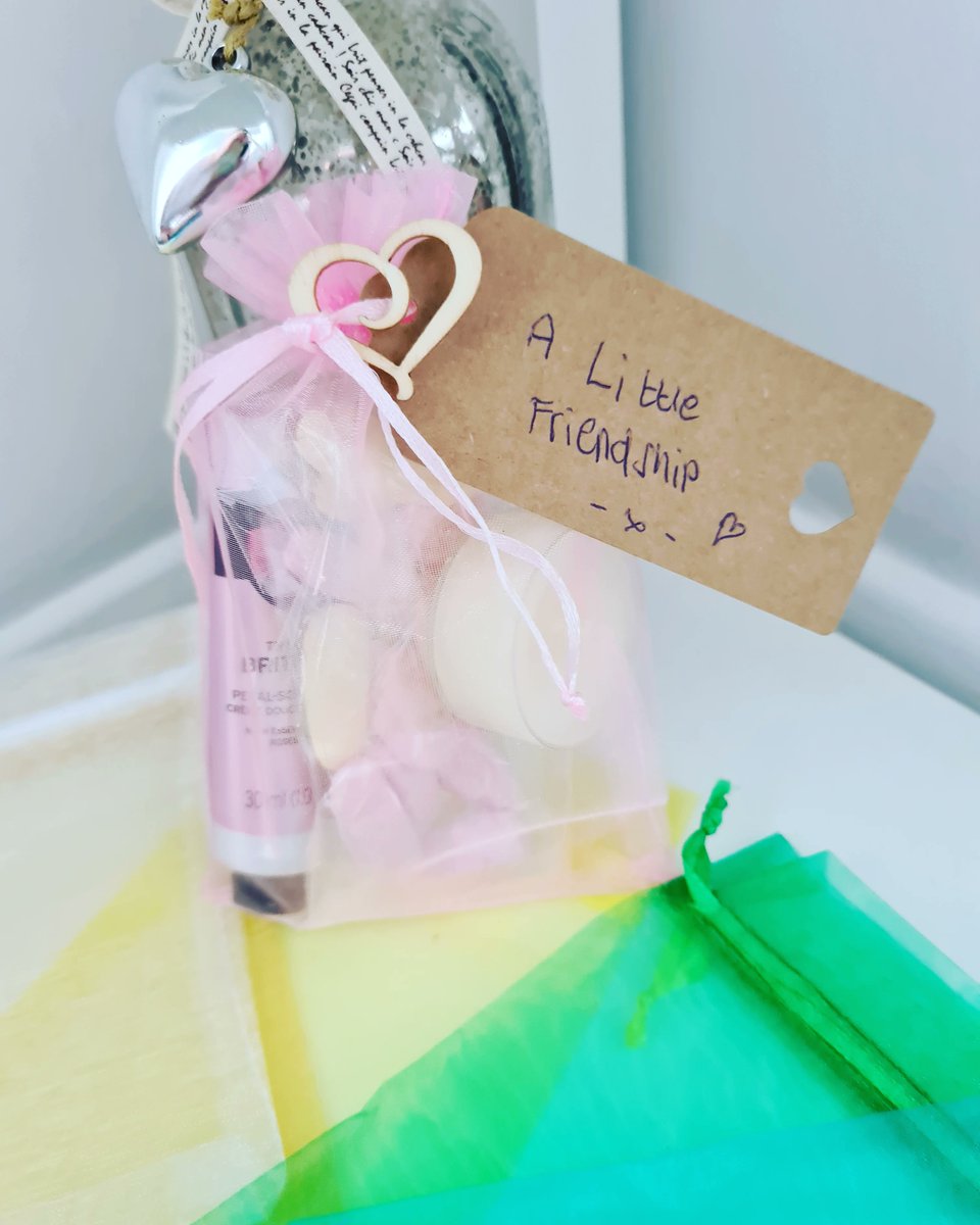 Moon88Nic's tweet photo. A little friendship bags £5+ postage #friendship #FriendshipGoals #giftsforher #alittlefriendship 🌈💗 a Sweet Gift https://t.co/y3WlqhqNLX