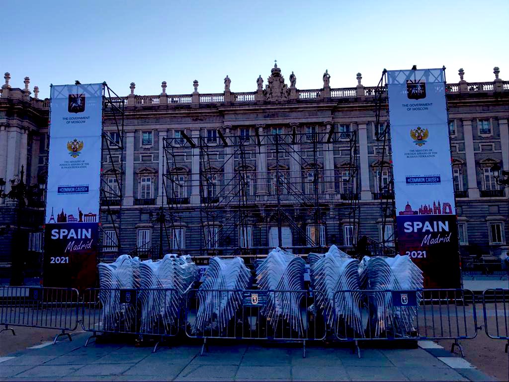 EmbajadaRusaES's tweet photo. 🔥 Preparaciones 🔥

Hoy a las 20:00 Coros Turetsky y Soprano en la Plaza de Oriente de Madrid. 

¡Entrada libre! https://t.co/shCgicpf32