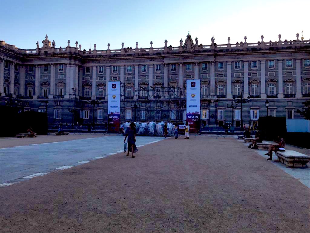 EmbajadaRusaES's tweet photo. 🔥 Preparaciones 🔥

Hoy a las 20:00 Coros Turetsky y Soprano en la Plaza de Oriente de Madrid. 

¡Entrada libre! https://t.co/shCgicpf32