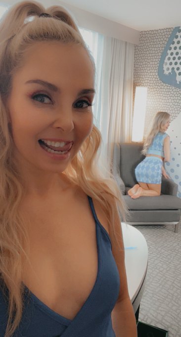 Ooooh I’m such a lucky girlllll @thealixlynx https://t.co/Qzlzk969zc