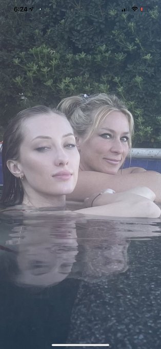 Momma love ❤️ https://t.co/W1lJOcvlNp