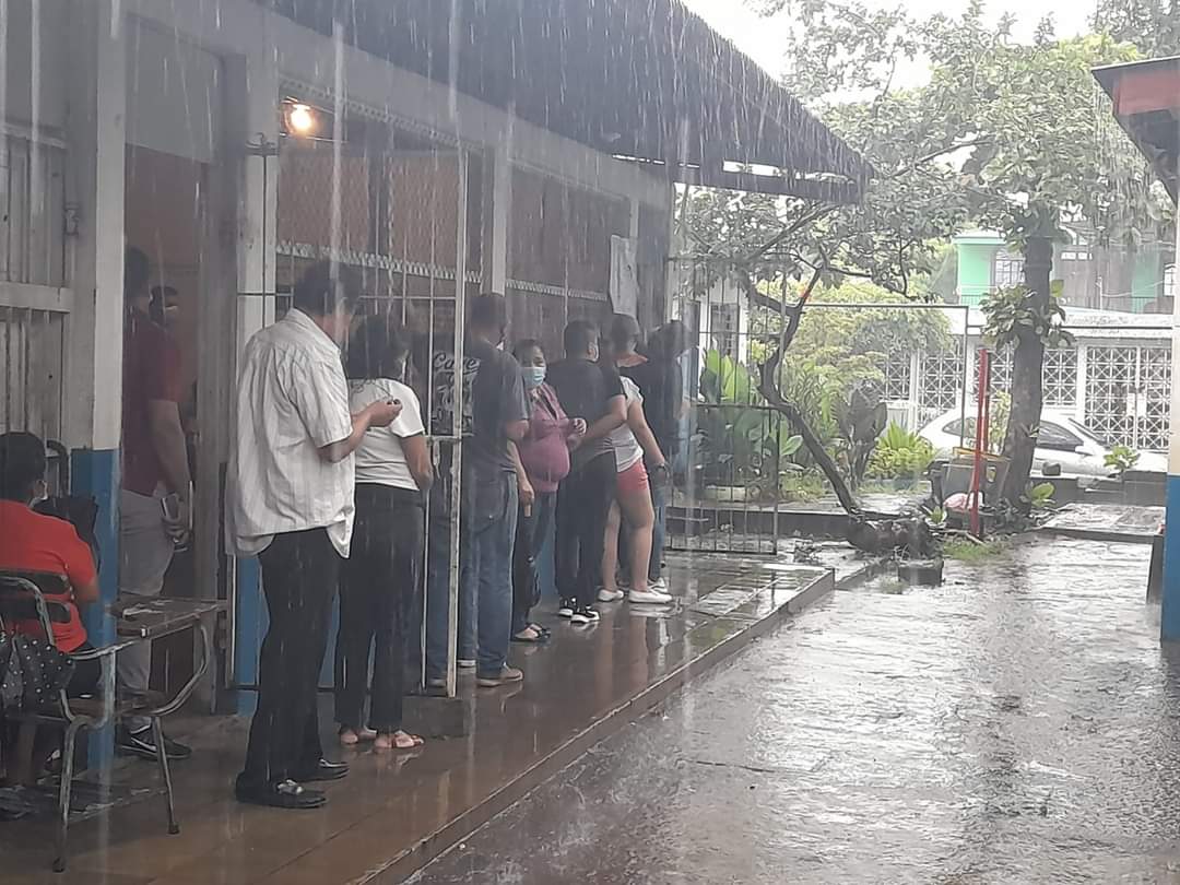 VanePeace1's tweet photo. #24Y25VERIFICANDONOSGANAMOSTODOS
Esto es un digno ejemplo de amor a la Patria, Las y los Nicaragüenses incluso debajo de  Lluvia fuerin a verificarse #UnidosEnVictorias https://t.co/vQ9aotcchi