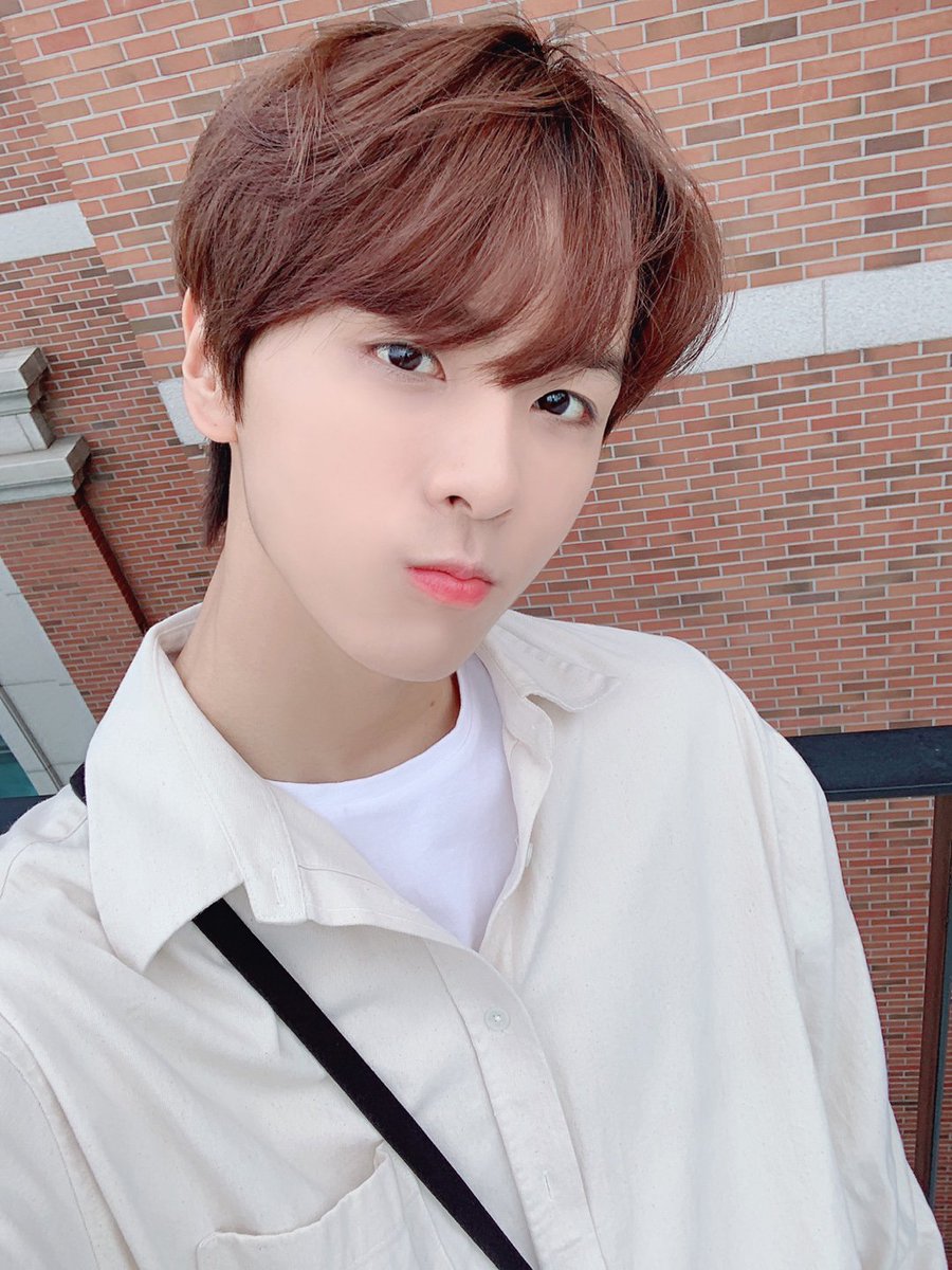BAE173_member's tweet photo. [#유준]
일요일☀
맛있는 점심 먹어요!!😋
#BAE173 #비에이이173
#YOOJUN https://t.co/aDKOqJjmBH