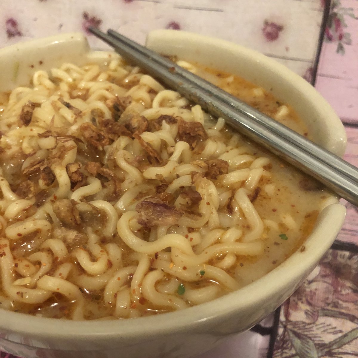 InNath's tweet image. Selamat hari Minggu dari Indomie rasa Mie Celor Palembang.. #innathtraveleats #pandemicedition 😂 aka #DiRumahAja