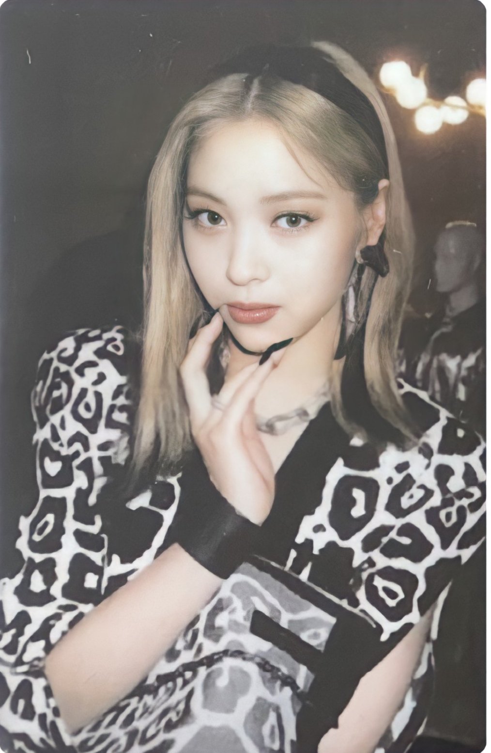 出售ITZY GUESS WHO 限量Ver Yeji Lia Ryujin Chaeryeong 官方