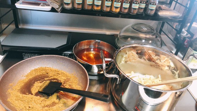 このエロ作家また怪しい粉調合してる... 