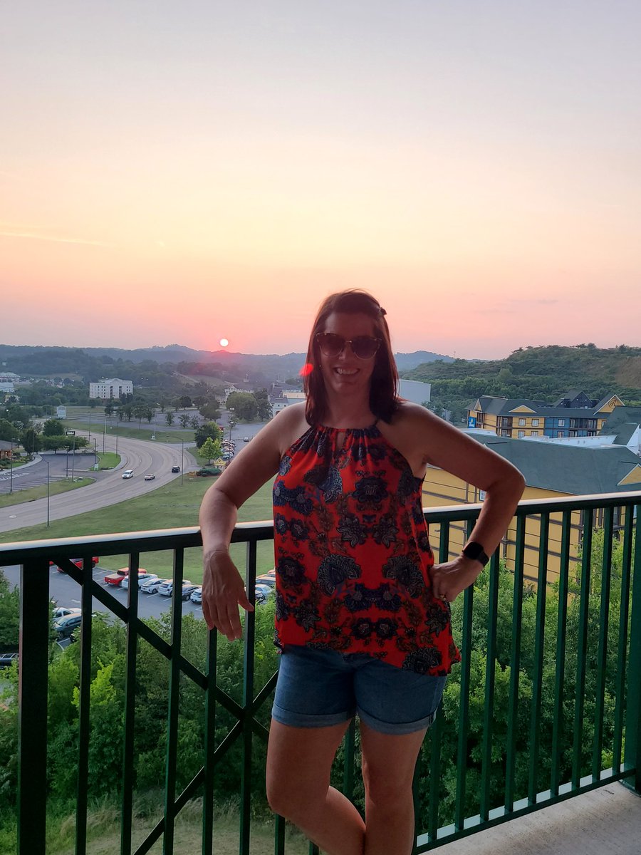 brette_k's tweet photo. @MJEjags Smoky Mountains sunset. #mjesummer2021 #mjekinder #mountainsunsets https://t.co/8e1qZQ1bLT