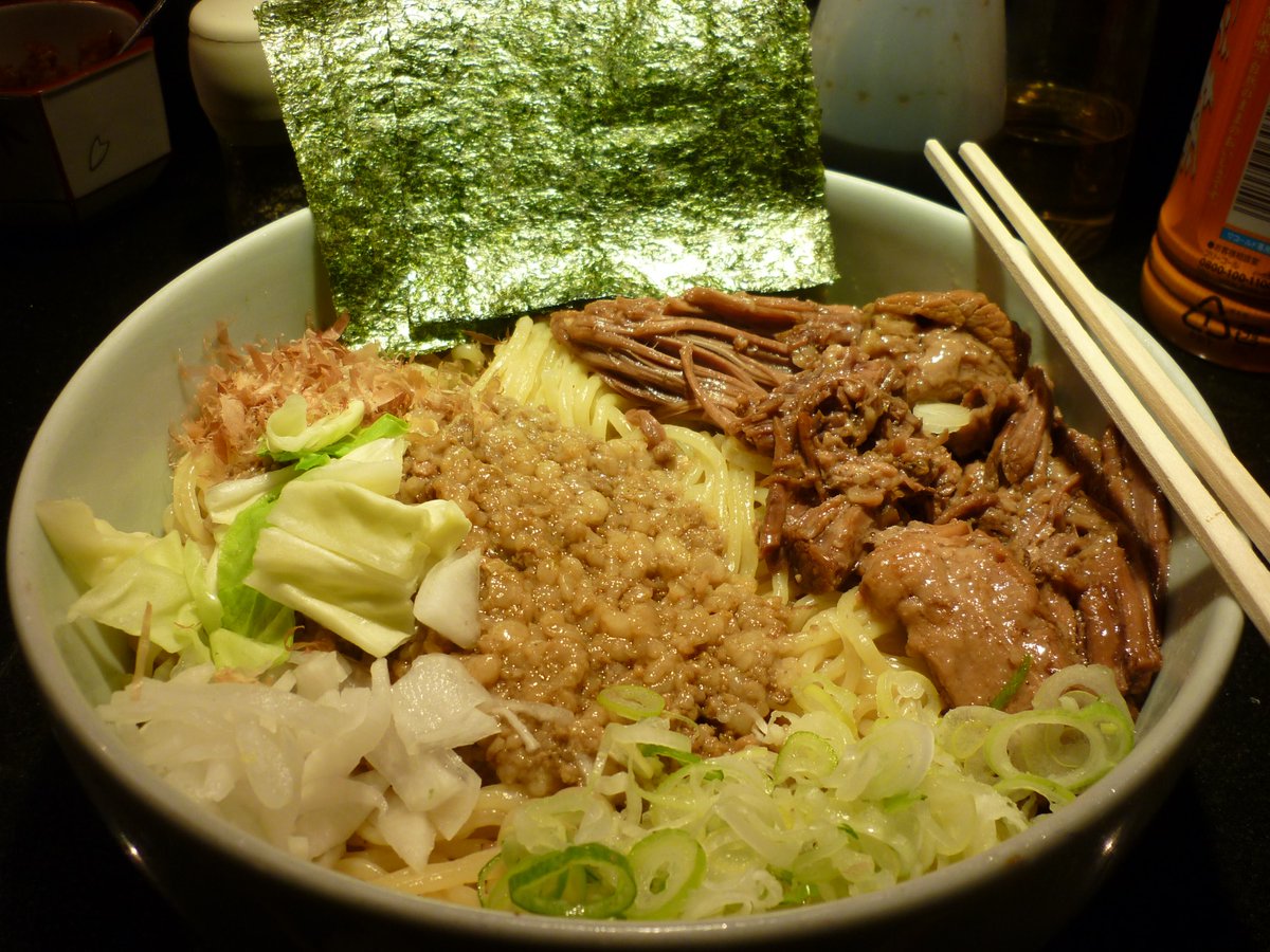 takeshik's tweet photo. 柔らかな笑顔がとても印象的だった #背脂醤油のあ のマスターの悲報を耳にして、いつかは通る道とはいえ、ただただ悲しい。
何を食べても最高、何を飲んでも最高、夢みたいなお店に度々お世話になりました。
今でも折にふれ思い出す、文字通り一生の記憶に残る店。

本当にありがとうございました。 https://t.co/sttujpWk41