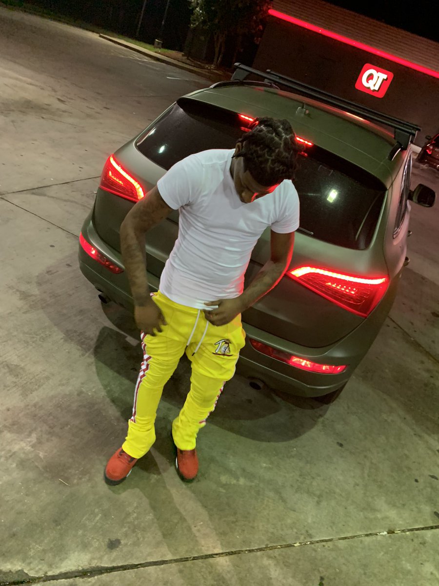KingYiego's tweet photo. Life is what u Make it so i gotta Make it Count!! #longliverod #highdemand #keephustling https://t.co/OMsuYevzu7