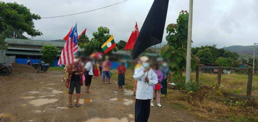 On the morning of July 25, pro-democracy ppl in LoneKhin group of Hpakant Tsp staged a Protest against the Military Dictatorship.
#ICRC_SaveMyanmarPrisoners
#July25Coup 
#WhatsHappeningInMyanmar