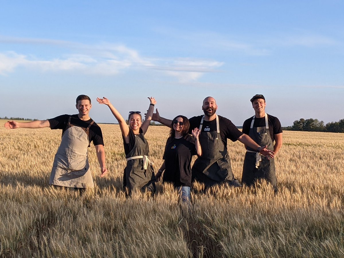 lindork's tweet photo. Tonight I was invited for a @TasteAlberta feast in a farm field catered by @EatAtMilkCrate, featuring many local AB ingredients.

My first #yegfood event since the pandemic (I think lol)—and it couldn’t have been a lovelier night (and delish meal). Events are coming back! #yeg https://t.co/cLfwb81irw