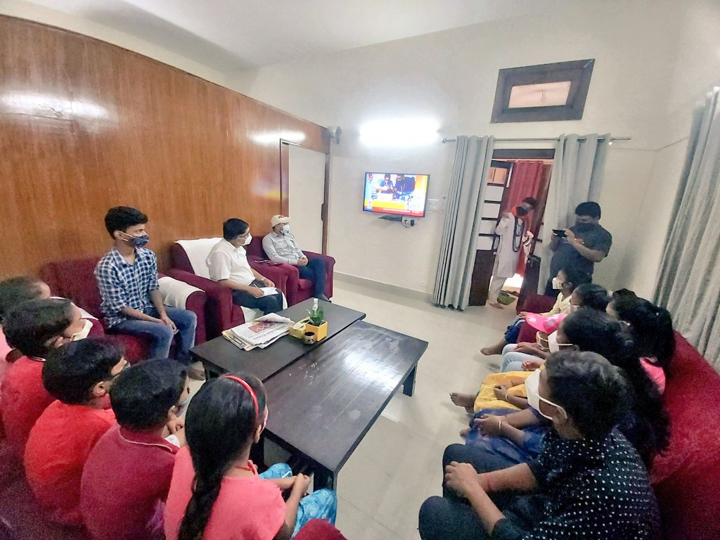 Drsubhassarkar's tweet photo. Listening Hon'ble PM Shri @narendramodi ji's #MannKiBaat with students at my Delhi Residence. Students overwhelmed with each of his topic whether it is Olympic, Amrut Mahotsav or 3D Technology. https://t.co/RUCuVYzmgq