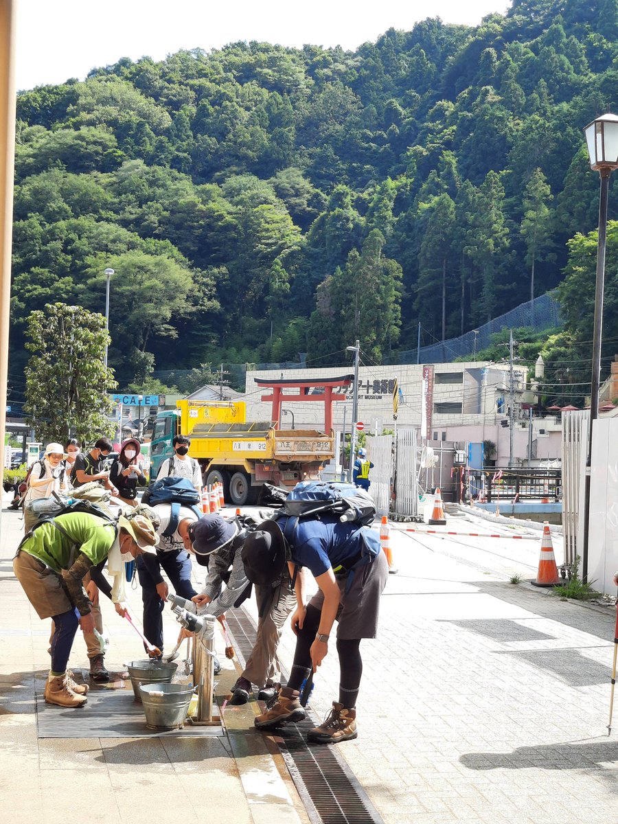 gravipatil's tweet image. Had been to #MountTakao Trek.Observed ppl washing shoes just before starting point of Trek. Japanese worship nature &amp;amp; make sure it is kept clean.Just remembered situation of area near #Netravathi in #Dharmasthala. We have to inherit these values. @TheWesternGhat @SKDMTemple