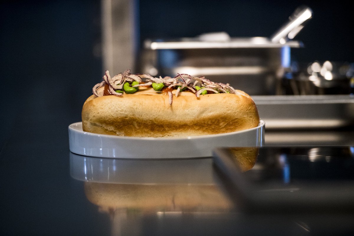 Rape - ajo negro – umeboshi

Hot dog de salmón - ketchup - mahonesa de perejil - cebolla frita

#GiuseppeIannotti
#Kresios
#8pus

#EncuentrodelosMares