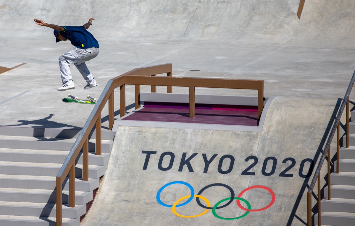 timebrasil's tweet photo. PRATA HISTÓRICA!!1🥈🥈🥈🥈

@kelvinhoefler dá um show de manobras e conquista a primeira medalha do #TimeBrasil nos @JogosOlimpicos de @Tokyo2020 

É a primeira medalha da história do skate em Jogos Olímpicos! 

📸 Jonne Roriz/ COB https://t.co/MKWty2vQMH