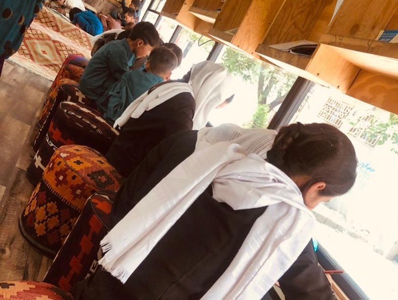 After being on break for Eid celebrations Charmaghz is back on the road! The children missed us & we missed them as well. Many of them received Eidi! It is wonderful catching up with the children around Kabul & hearing about their Eid! So many wonderful stories to share. 🚌📚🧠