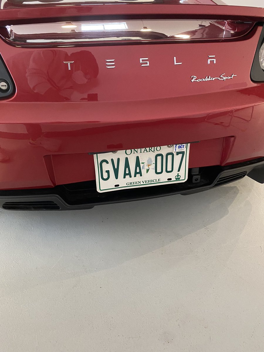 tan_tric's tweet photo. The one that started it all. OG Smackdown !!! Saw thi beauty at Tesla Oakville. The plate fits the car !!! @elonmusk  #OGRoadster #Tesla #TeslaOakville 🇨🇦 https://t.co/gzW0DArPrV