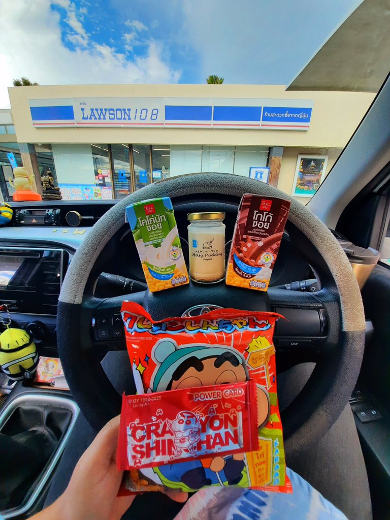 StoryCinnamon's tweet photo. แฮปปี้แล้ววันนี้ 🍮🧃

#lawson108 #อยากพากิน 😋 https://t.co/Y2Mf0B6iBL