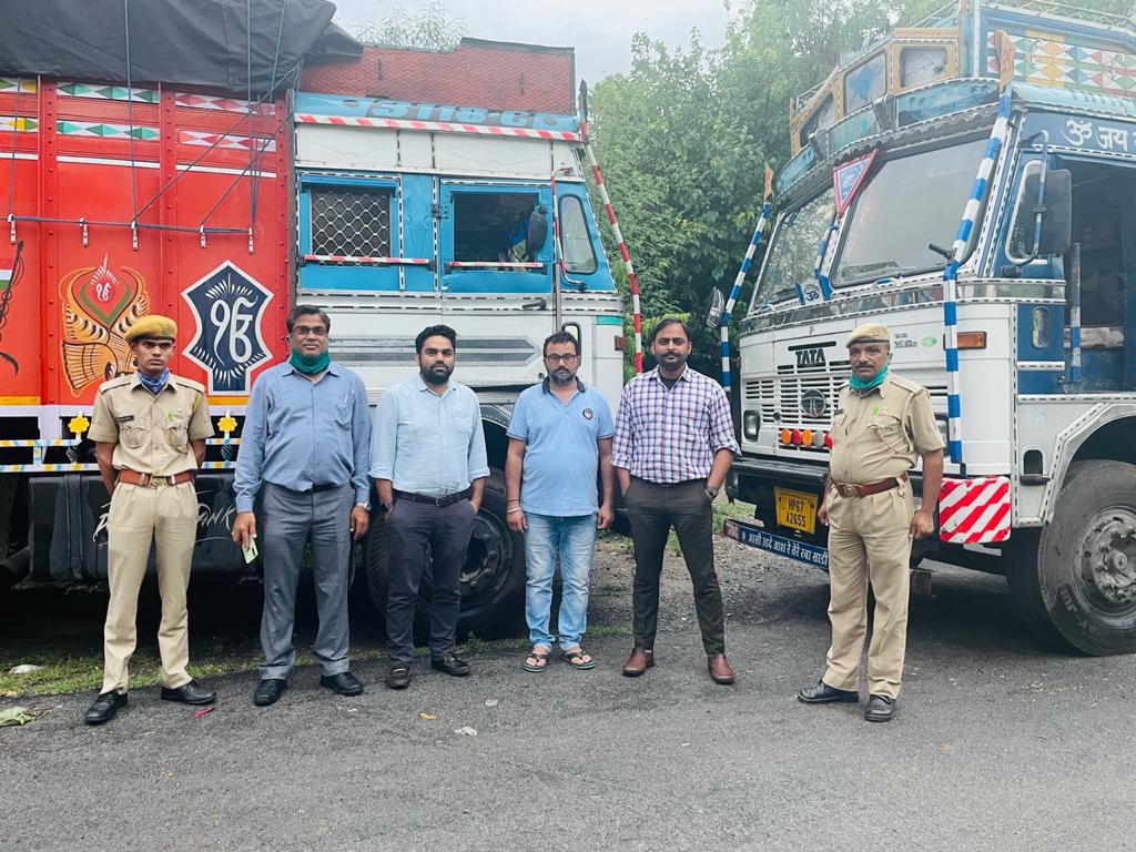 KapilShrimali's tweet photo. #Udaipur की #Central_GST की टीम ने कबाड़ के धंधे में करोड़ों की जीएसटी चोरी का खुलासा किया है, टीम ने 7.97 करोड़ की जीएसटी चोरी पकड़ी है...अनिल अरोड़ा उर्फ शंटी को गिरफ्तार किया है...यह राजस्थान में इस गिरोह का मास्टरमाइंड है..
@CGSTJAIPURZONE @cgstcushyd @cgstdelhizone https://t.co/kEq37jzTAc