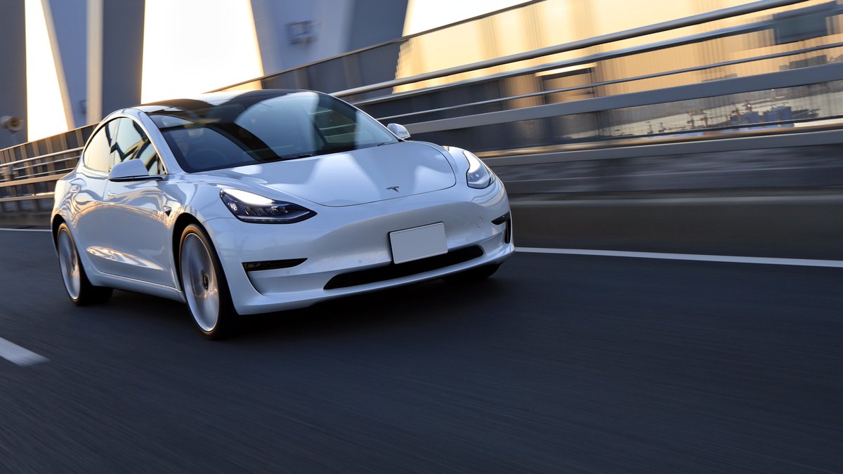 Model3Life's tweet image. クルマは走っている姿が一番美しい

…と思う 🚗💨

#TeslaModel3Performance