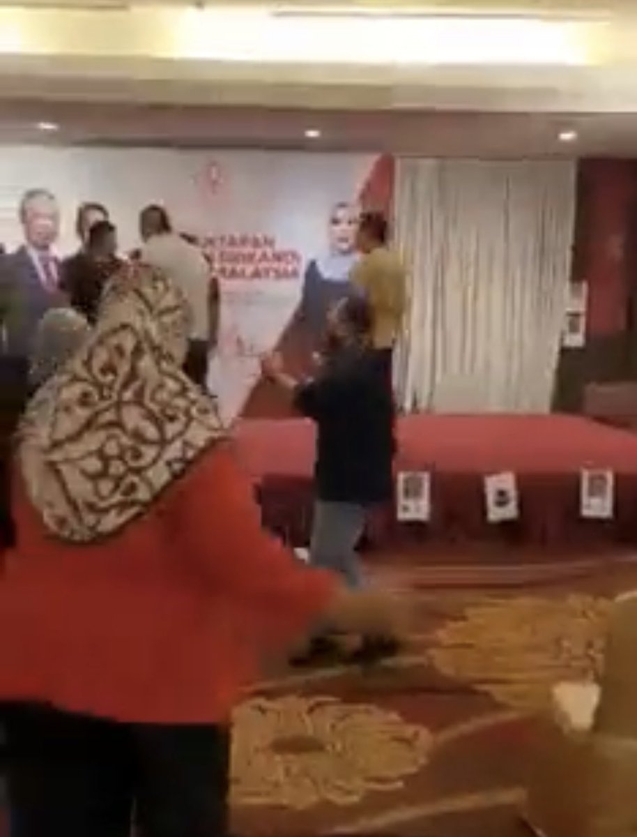 Laga Cawan 🌺 tweet media