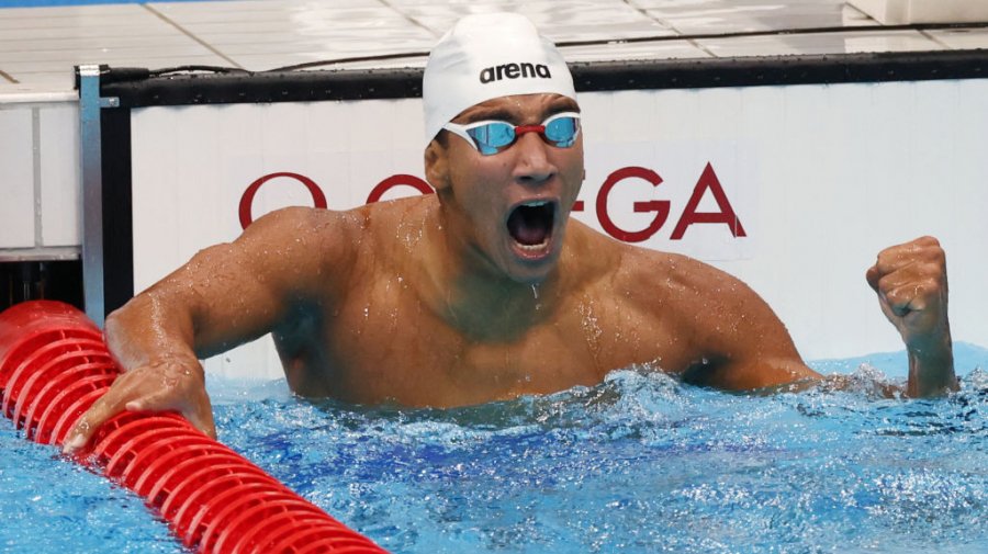 fafou85's tweet photo. Ce n'est pas un exploit, c'est une déflagration sportive. Une médaille d'or à 18ans, pour sa première participation aux JO, alors qu'il s'entraîne en Tunisie avec des moyens hyper limité. C'est stratosphérique.
Merci pour ce rayon d'espoir au milieu de notre sombre nuit. https://t.co/A5KlHFpHLY