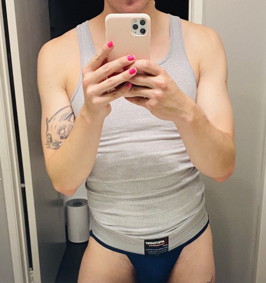 LATallBtm's tweet photo. i turn into a slut after a drink; hung top on his way. https://t.co/5qqvUtwePP
