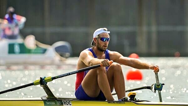 🚣Самарский гребец Александр Вязовкин вышел в полуфинал соревнований по академической гребле на Олимпийских играх в Токио! 

🇷🇺Вязовкин в 1/4 финала занял третье место.