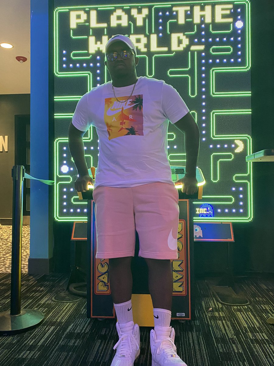 JCrenshw's tweet photo. Playing the 🎮 is easy, but playing the 🌎 is the real test💪🏾 #HappyBirthdayToMe  #24 https://t.co/YenFaUBjmo