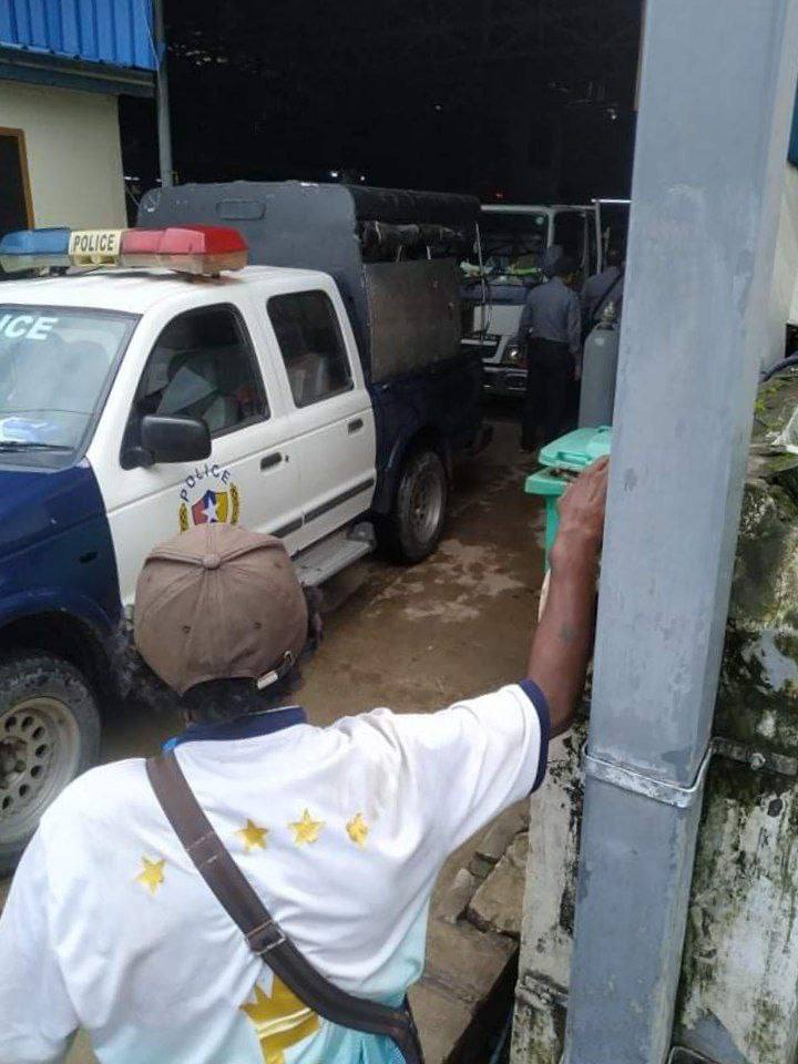 Despite the Oxygen Producing Industry in #SouthOkkalapa had announced shutting down, full armed SAC are moving Oxygen Tanks from there, while civilians wait hopelessly. #ICRC_SaveMyanmarPrisoners #July25Coup  #WhatsHappeningInMyanmar