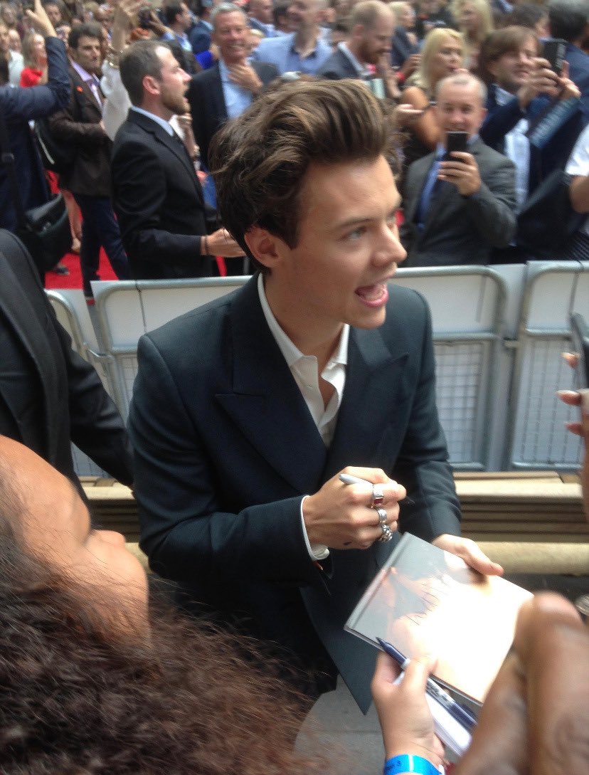 hlnlzdaily's tweet image. 📲| Dunkirk Harry unseens!