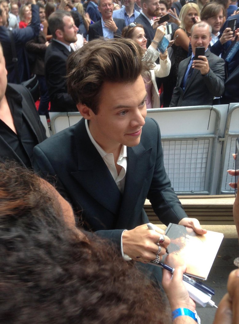 hlnlzdaily's tweet image. 📲| Dunkirk Harry unseens!