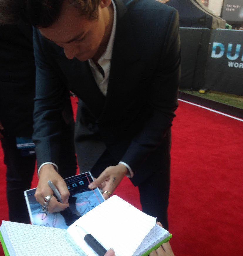 hlnlzdaily's tweet image. 📲| Dunkirk Harry unseens!