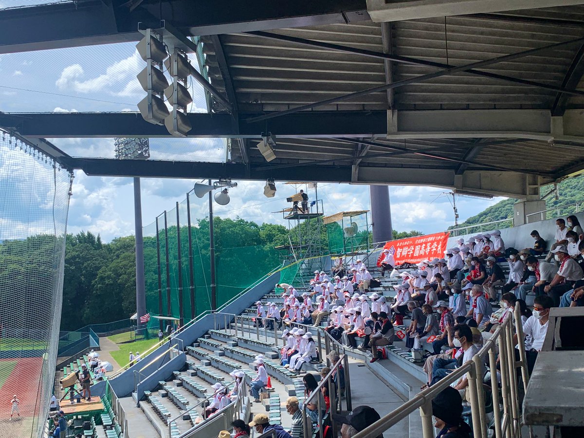 naratv_D9's tweet photo. 【準々決勝】
本日第二試合　一条vs智辯

シード校・智辯学園が
10ー0（5回コールド）で
ベスト４に！🙌✨

これで４強が揃いました！
あすは休養日であさって準決勝！
・高田商業ー天理
・奈良大附属ー智辯　
の2試合の予定です！

#ドラマティックナイン
#奈良テレビ
#高校野球奈良大会 https://t.co/eEYp17IZbP