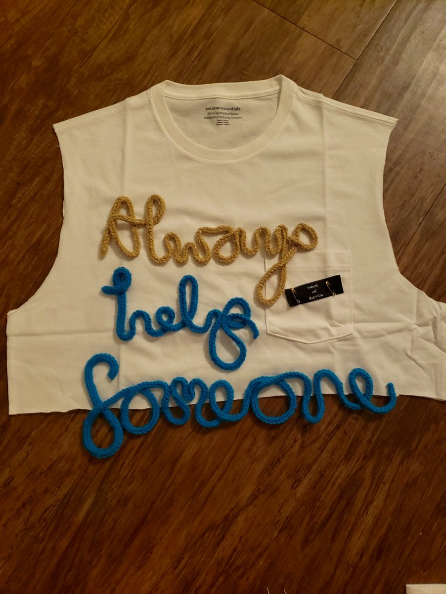 HausOfBetch's tweet photo. Always help someone ββ€ #alwayshelpsomeonse #leadwithlove #customcrop #bespoke #queerartist #handmade #bespokeaf #guysthatknit #functionalart #lgbtq #piecesofme #hausofbetch https://t.co/BHG07eT2Ay