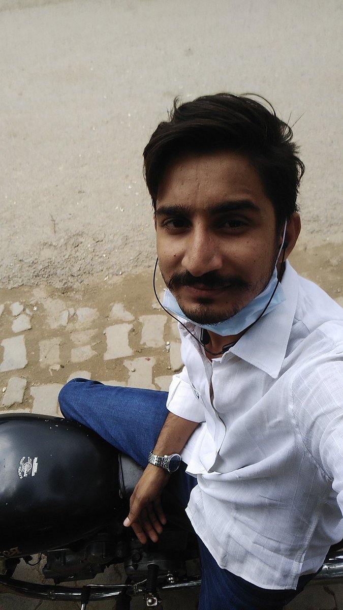 01AshutoshM's tweet photo. कुछ उसूलों का नशा था कुछ मुक़द्दस ख़्वाब थे
हर ज़माने में शहादत के यही अस्बाब थे https://t.co/4yI7yR5tBT