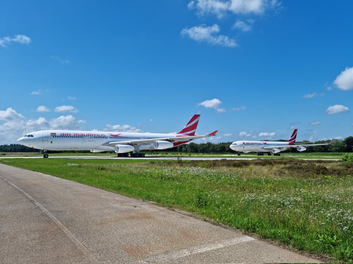toledopvt's tweet photo. #A340-313  #mauritius  #Airbus #aviation #vliegtuigen ze staan er nog mooi bij in het zonnetje @vliegveldtwente https://t.co/dWocILNEoH