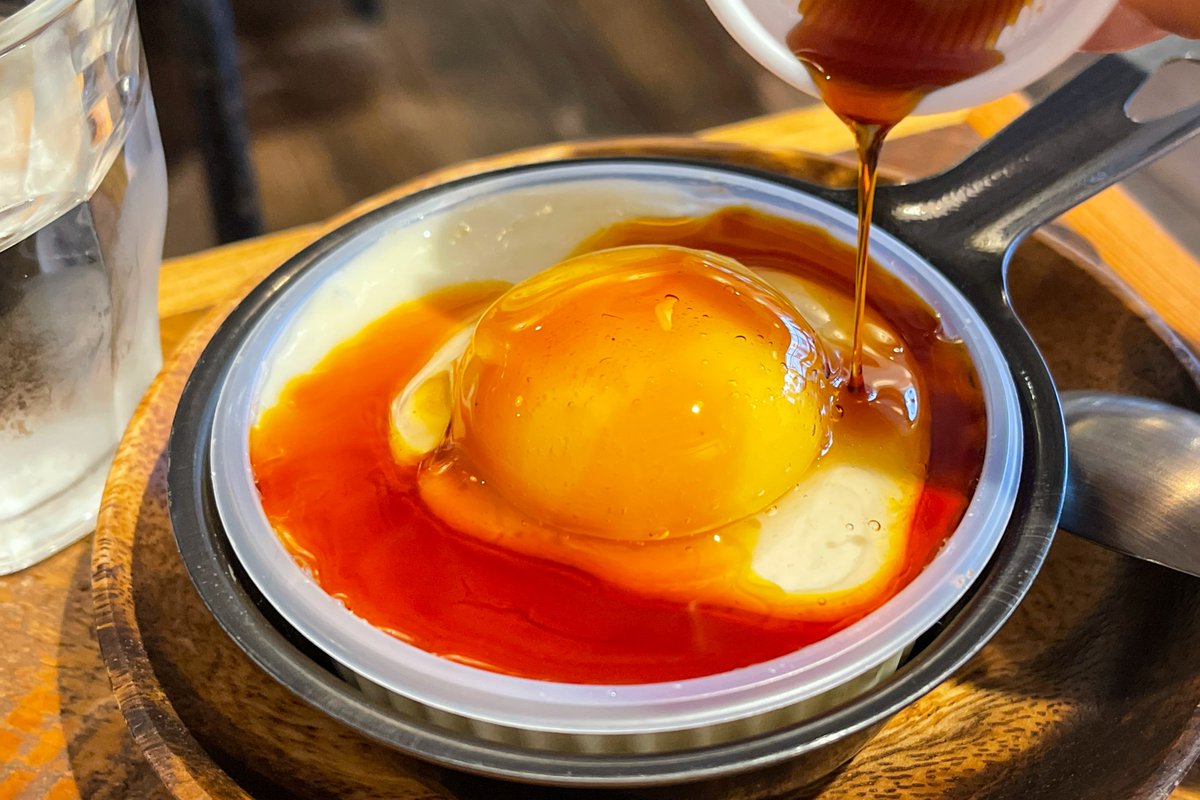 唯一無二の絶品グルメ むにぐるめ Egg Baby Cafe 東京 御徒町駅から徒歩2分 目玉焼きの形をした レアチーズケーキを食べられるお店 中央に添えられた卵黄ソースはクリーミーで濃厚な味わい ふんわりレアチーズケーキの酸味との相性も抜群で お 唯一無二の絶品グルメ むにぐるめ Egg Baby Cafe 東京 御徒町駅から徒歩2分 目玉焼きの形をした レアチーズケーキを食べられるお店 中央に添えられた卵黄ソースはクリーミーで濃厚な味わい ふんわりレアチーズケーキの酸味との相性も抜群で お