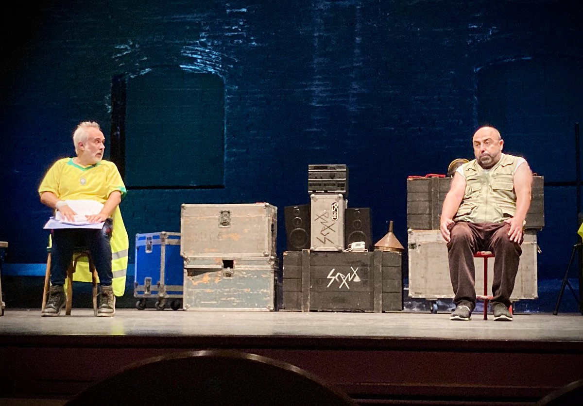Marta_Pi_78's tweet photo. #nirastredequivamser , de @faixedas i @xuriguera , dirigida per @robertmolist , una reflexió sobre la crisi del sector, però sobretot sobre el pas del temps i la capacitat d’adaptació i renúncia. No sé si amb “i” oberta o tancada, aquesta sí és una gran obra! 😘 https://t.co/M6rlQ2e2ZY