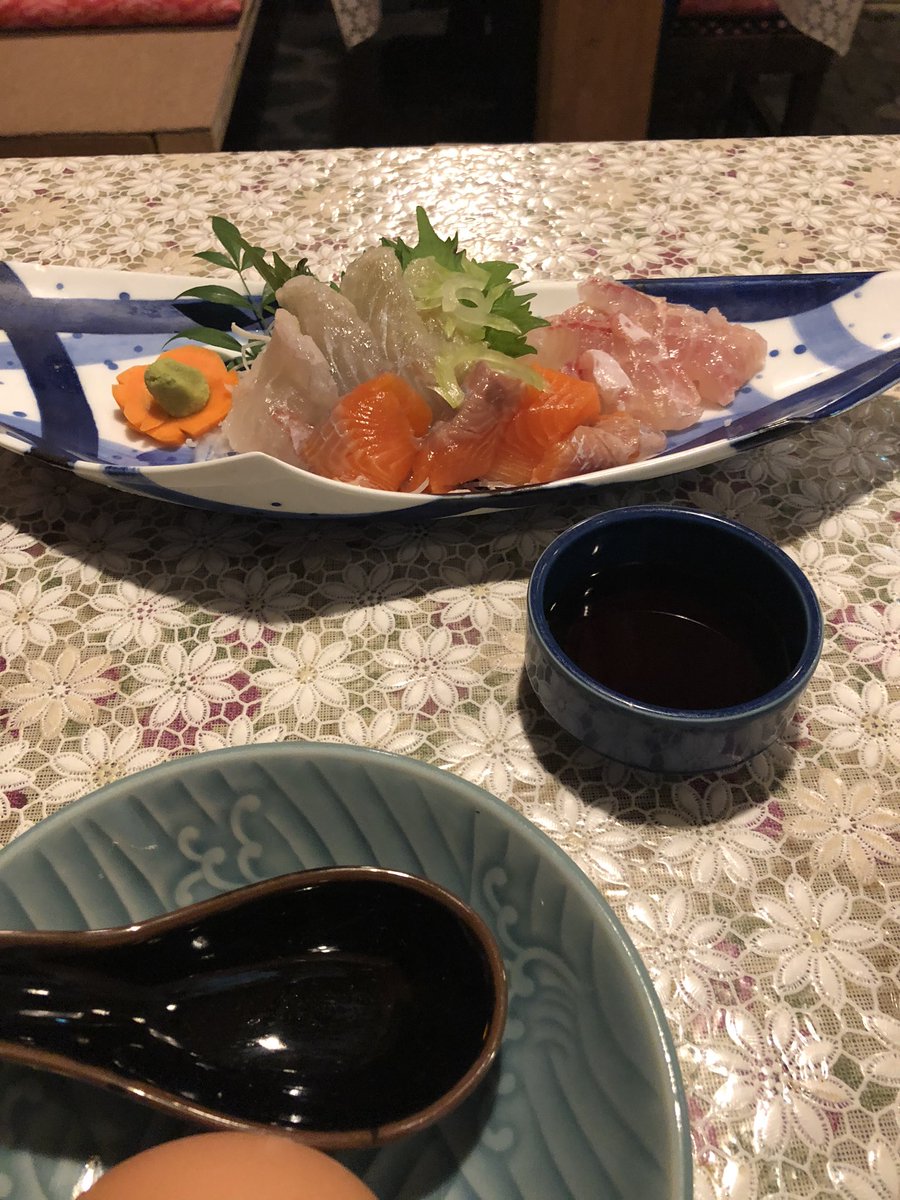 MASUNAG19306206's tweet photo. @0119Yasuko ここはとにかく料理が抜群です。
箱入りなのは朝食です。
刺身の右は、イワトコナマズという琵琶湖固有種 https://t.co/V7Ag5C24JH
