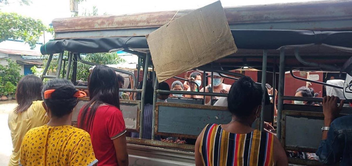 From people to people 💜💜💜
Also in #HlaingTharYar tsp, #Yangon, the donors sold one egg per 50 kyats today and also distributed masks for the residents. 

#WhatsHappeningInMyanmar
#July25Coup
#MyanmarCovidCrisis 
#ICRC_SaveMyanmarPrisoners