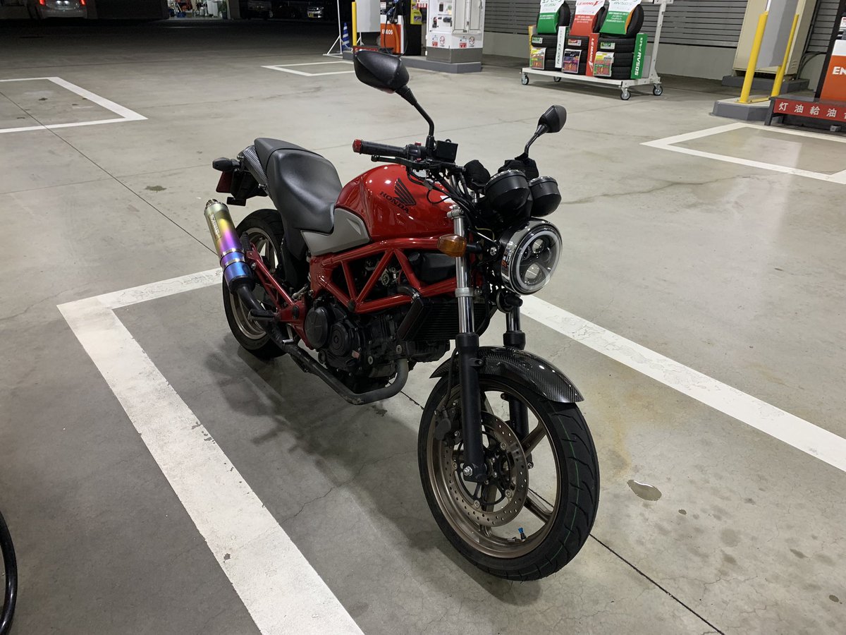 withVTR250's tweet photo. お財布とかの皮物と一緒で
マフラーも使い続けるとだんだんいい色になってくる気がする... https://t.co/OADcLht5Nd