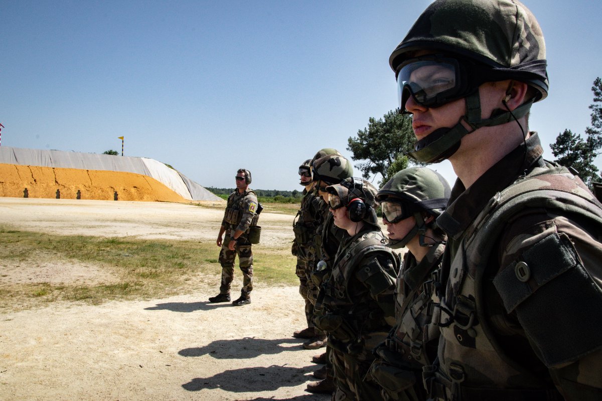 La Formation Militaire Initiale du Réserviste a débuté le 15 juillet dernier pour 40 jeunes volontaires. Ces jeunes marsouins ont eu 15 jours pour apprendre les fondamentaux du métier de militaire : ordre serré, aptitude au combat, tir et activités sportives. #RéserveTerre