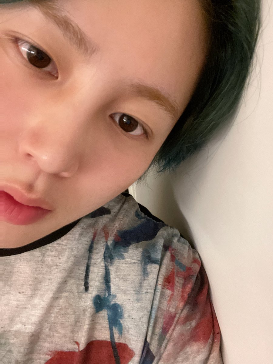 gooreumseng's tweet photo. 더워용…
축구 보는중…
배고프다.. https://t.co/Rij4m9TpyX
