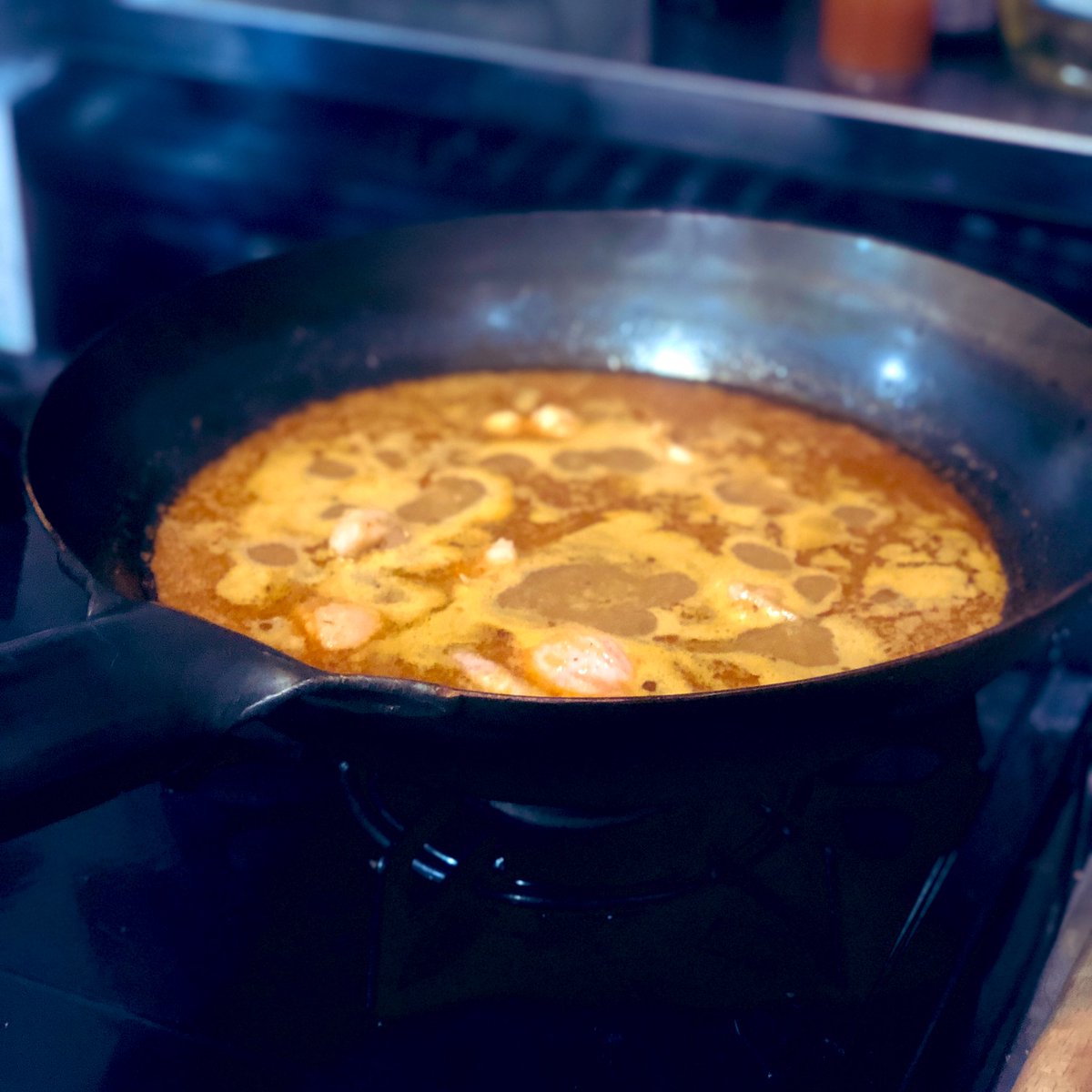 kamaasashoten's tweet photo. “スペーススパイス”さんのポップアップが釜浅で好評開催中🍛
⁡パッケージがいい感じの“マサラ缶”は、鶏もも肉一枚とこの缶詰１個があれば、粗挽きのスパイスとココナッツが香るサラサラカレーが２人前おつくりいただけます。
先日のココナッツライスとの相性も抜群でした🥥 https://t.co/JAp4h1TtAX