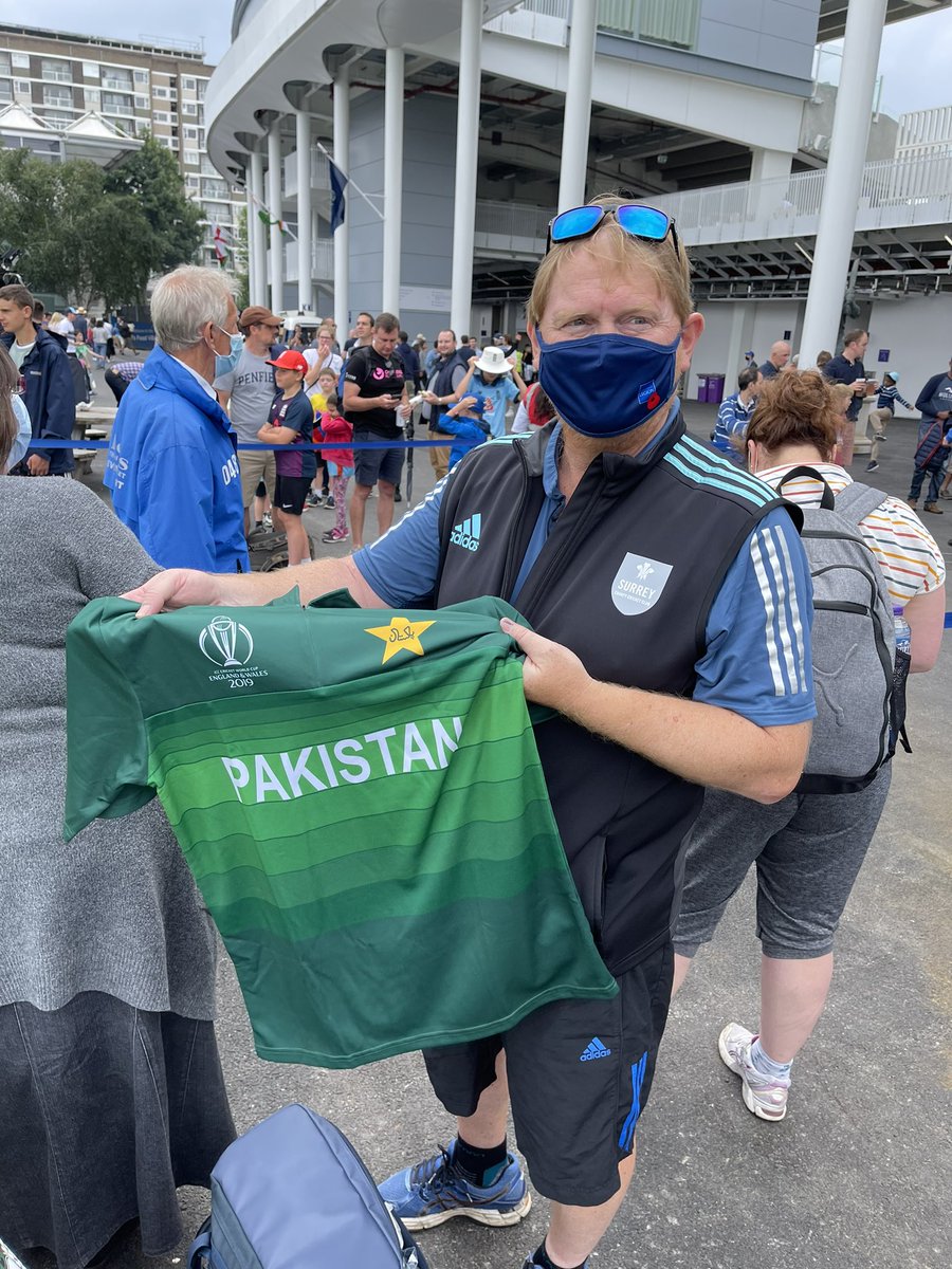 iihtishamm's tweet photo. This man has been waiting here for @iamamirofficial autograph for last one hour. He said he’s been trying since world cup to sign this shirt from him. Do it plz 😅 #TheHundred https://t.co/RRMVH1uFQb