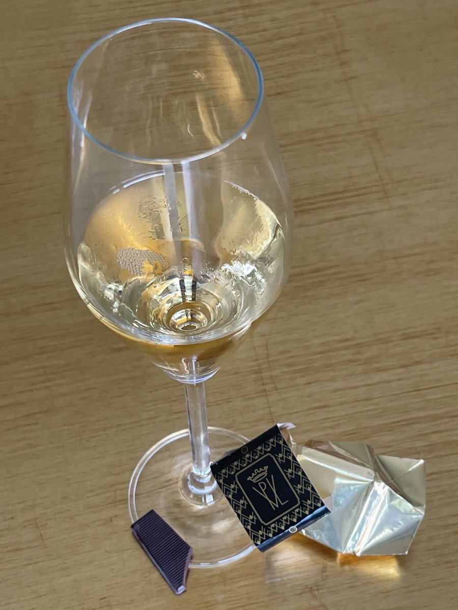 cusius's tweet image. Paradise on Earth! After lunch with Champagne Tanca Extra Brut and Principe Leopoldo Dark Chocolate…..