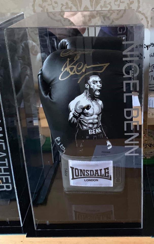 SecondsOutBA's tweet image. Gloves that I’ve recently painted. Great for collecting and signings. Clients worldwide. Can people share please Message me @StGeorgeGroves @ColinMiddlemas @JoshTaylorBoxer @NigelGBenn @MoPrior @leeselby126 @BritBoxingBlog @BoxingMonthlyED @England_Boxing