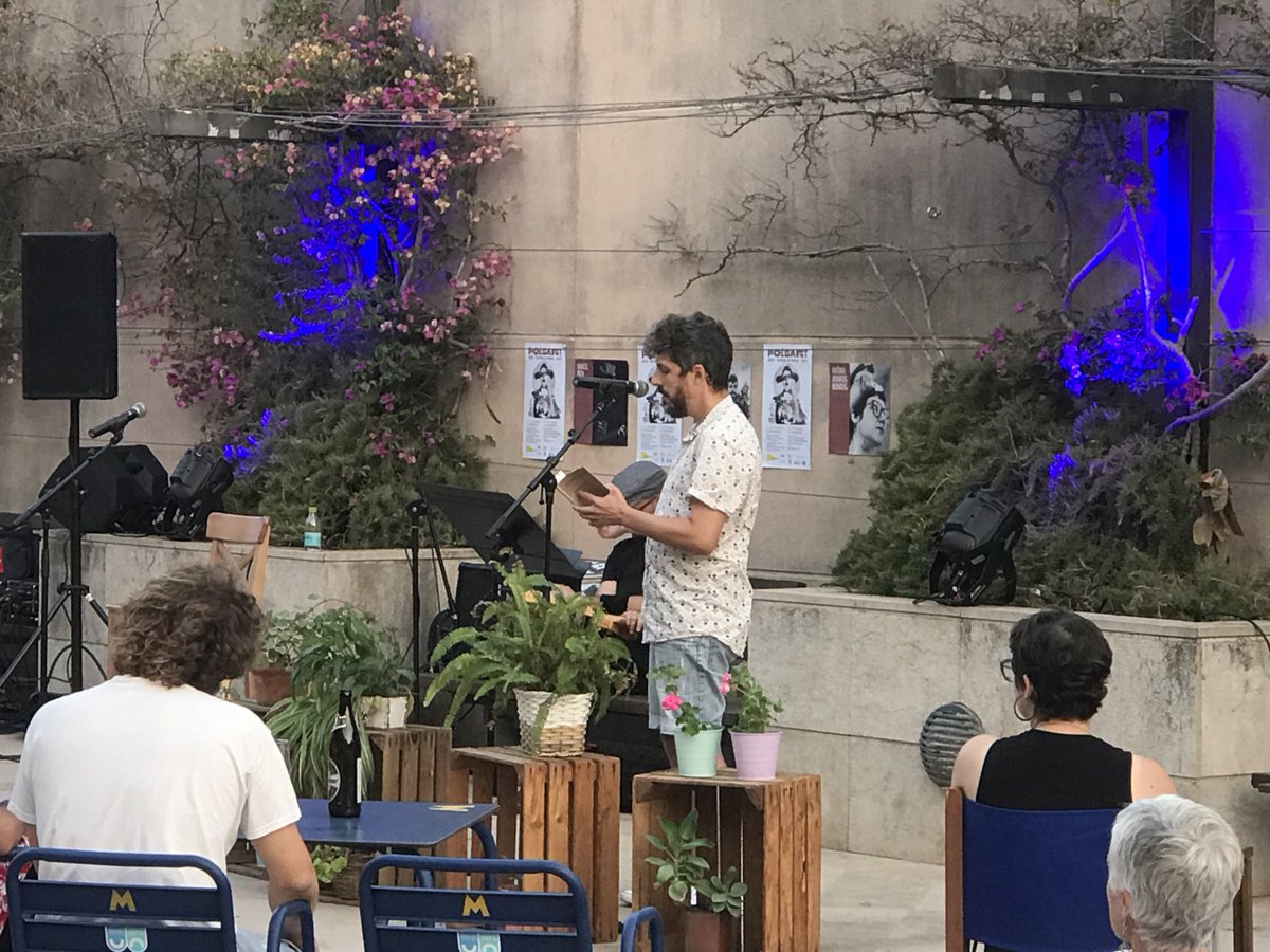 <a href="/joantomas_mg/">Joan Tomàs Martínez Grimalt</a> <a href="/AdiAedicions/">AdiAedicions</a> <a href="/PoesArt/">PoésArt</a> <a href="/antoniamassanet/">M. Antònia Massanet</a> Vareu estar totes i tots súper bé (tot i el “fil musical de fons”… 😉). Felicitats a l’organització, un any més! #poesia #viva 

Ja frissam que arribi el <a href="/PoesArt/">PoésArt</a> 2022.