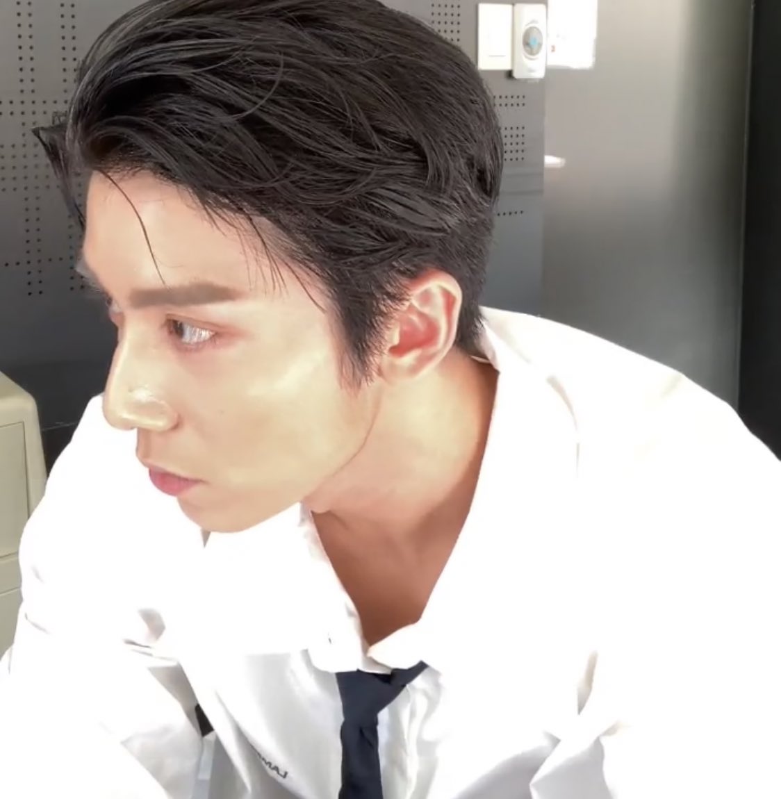 나진심비명지르면서시청중